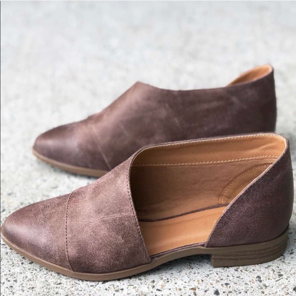 nutmeg mont blanc leatherette flat